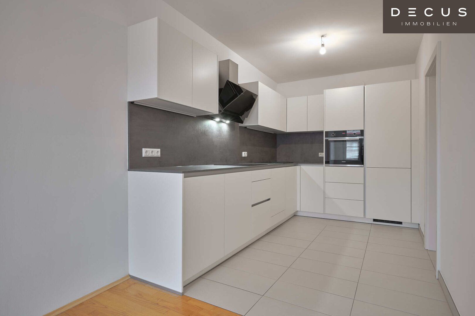 | STILVOLLE 3 ZIMMER-WOHNUNG | ERSTKLASSIGE LAGE | GRAZER INNENSTADT | BLICK AUF DEN HAUPTPLATZ