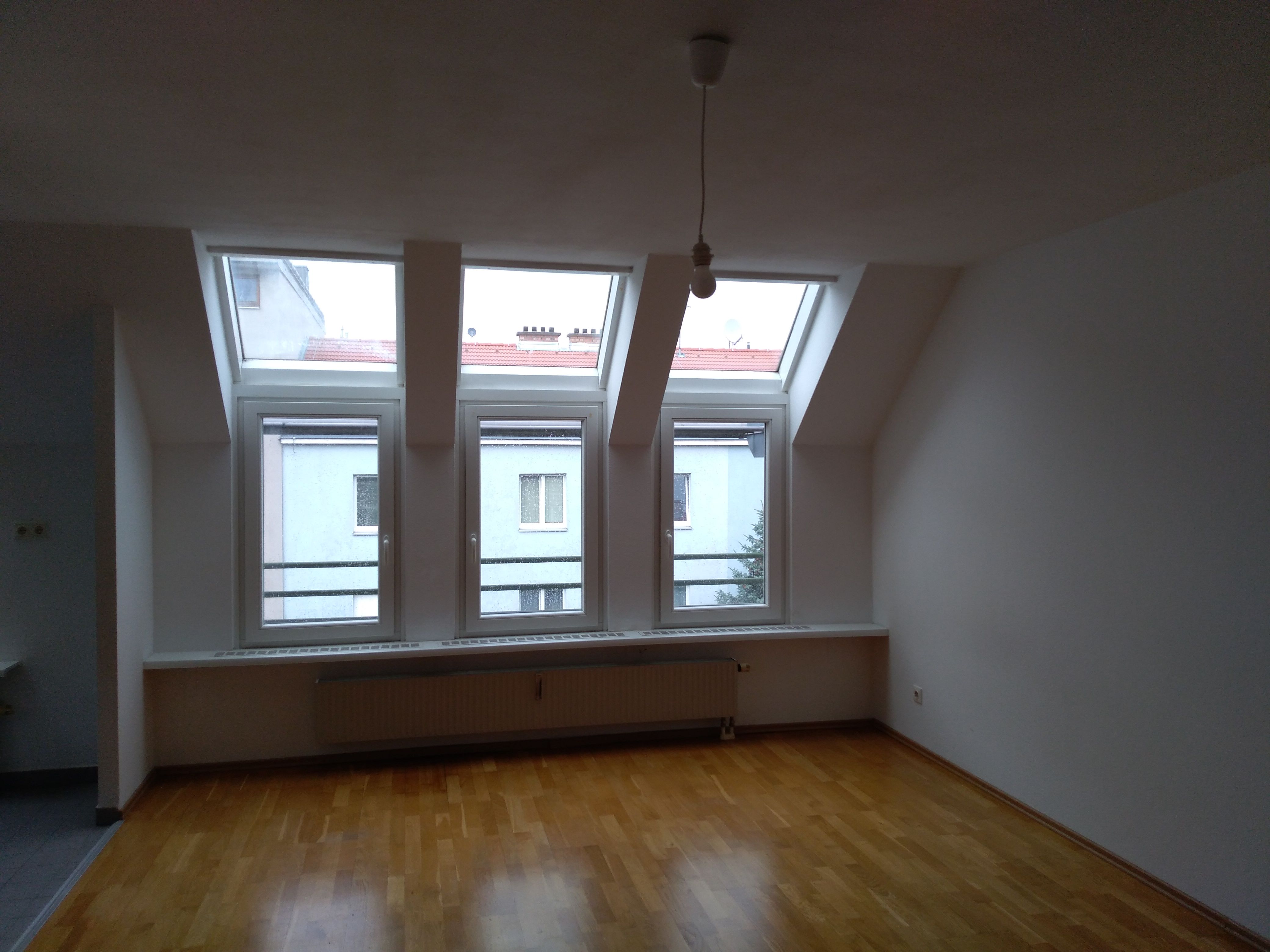 helle 3-Zimmer-Dachgeschoß-Wohnung in Wien