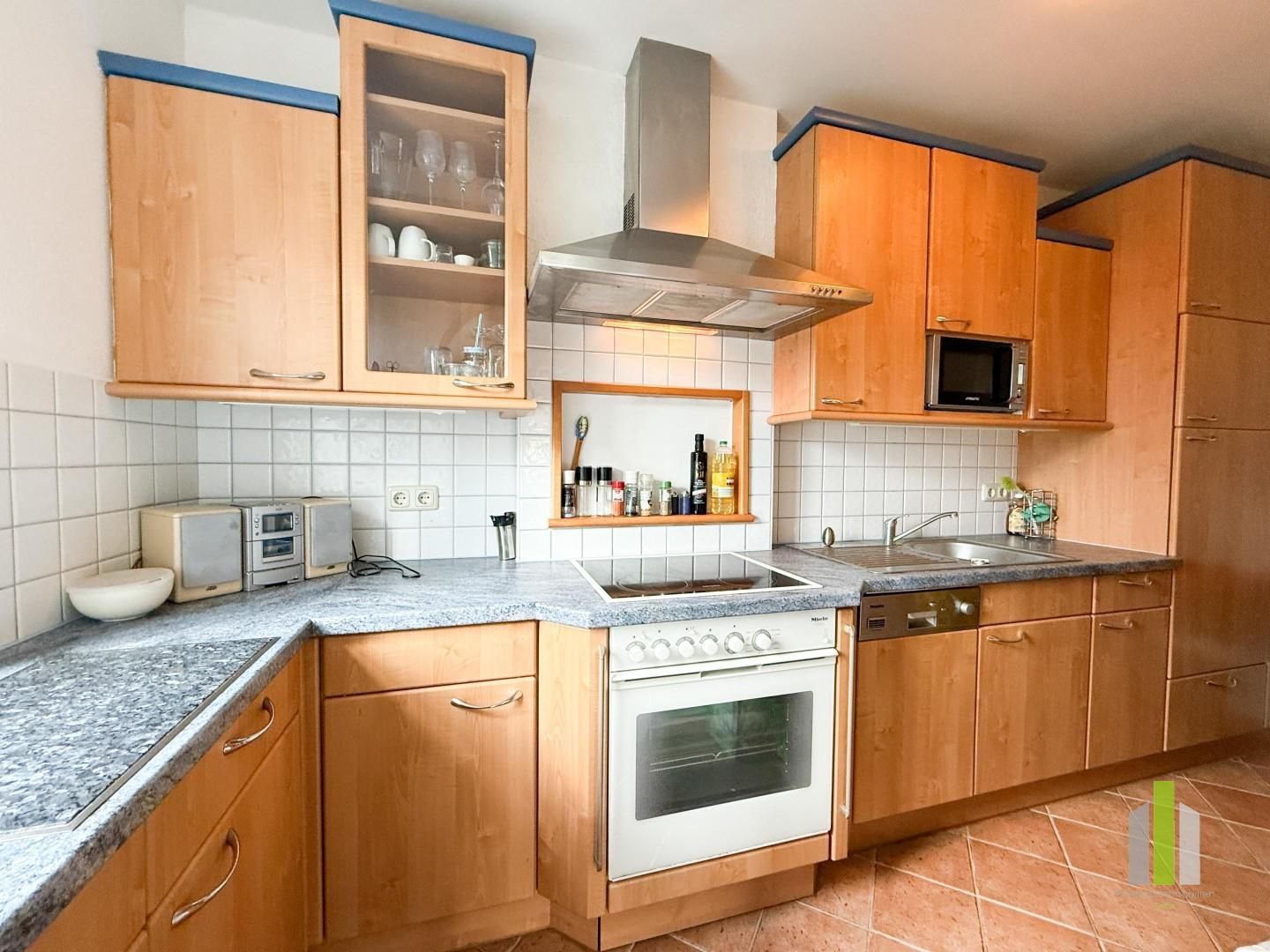 Charmante 3 Zimmer DG-Wohnung mit Carport-Stellplatz – pohled 4