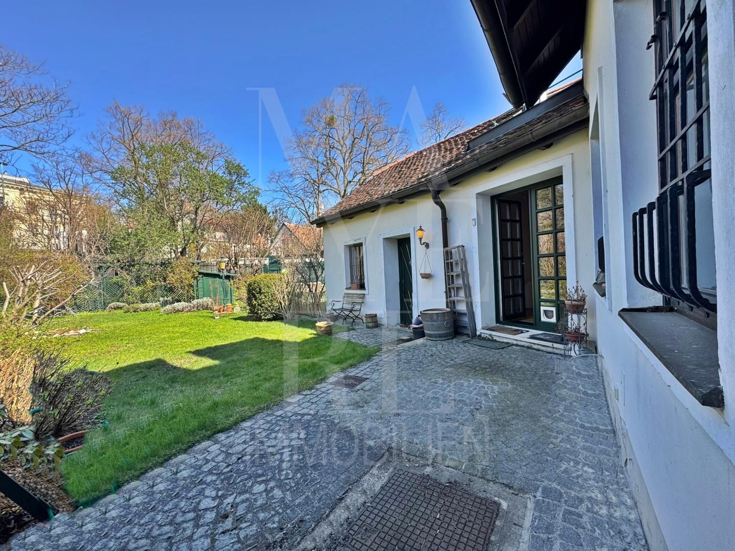 Gartenwohnung(en) in ehem. Fuhrwerker-/Winzerhaus **Hauscharakter**
