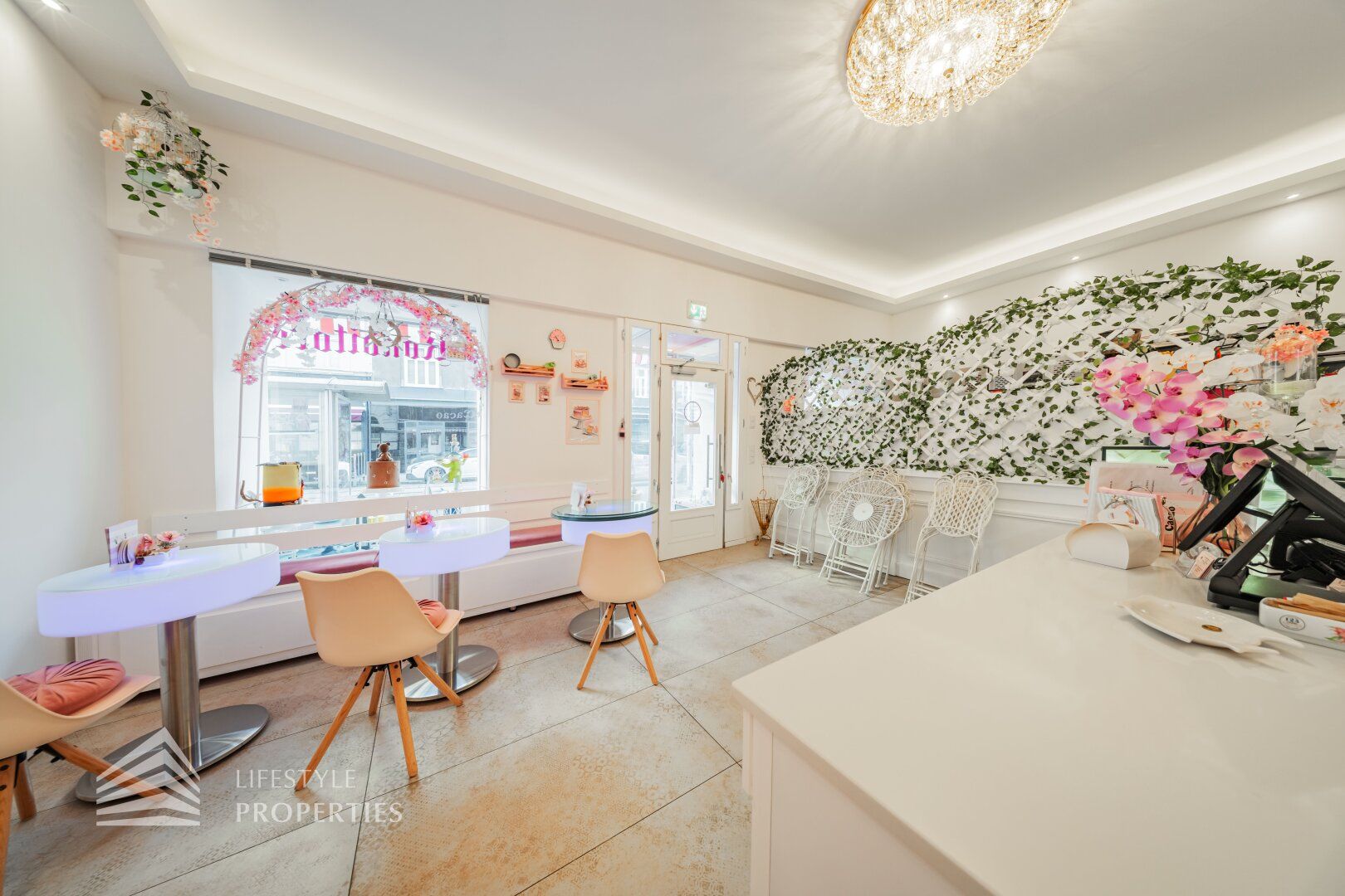 Voll ausgestattetes Café-Konditorei-Lokal - französischer Charme & betriebsbereit in lebendiger Lage - Ansicht 3