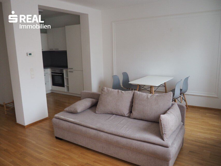 Schöne 2-Zimmer Wohnung bzw. Büro mit kleinem Balkon