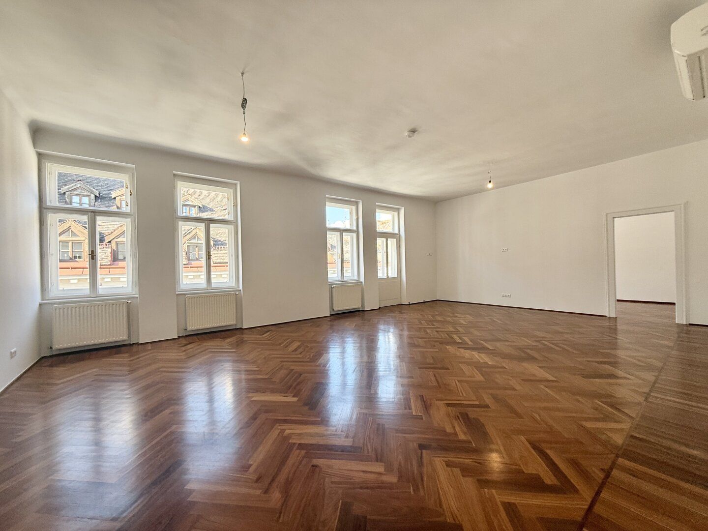 großzügige elegante Altbauwohnung mit Balkon ** nähe Stephansplatz ** 4 Zimmer ** U1 / U3 / U4