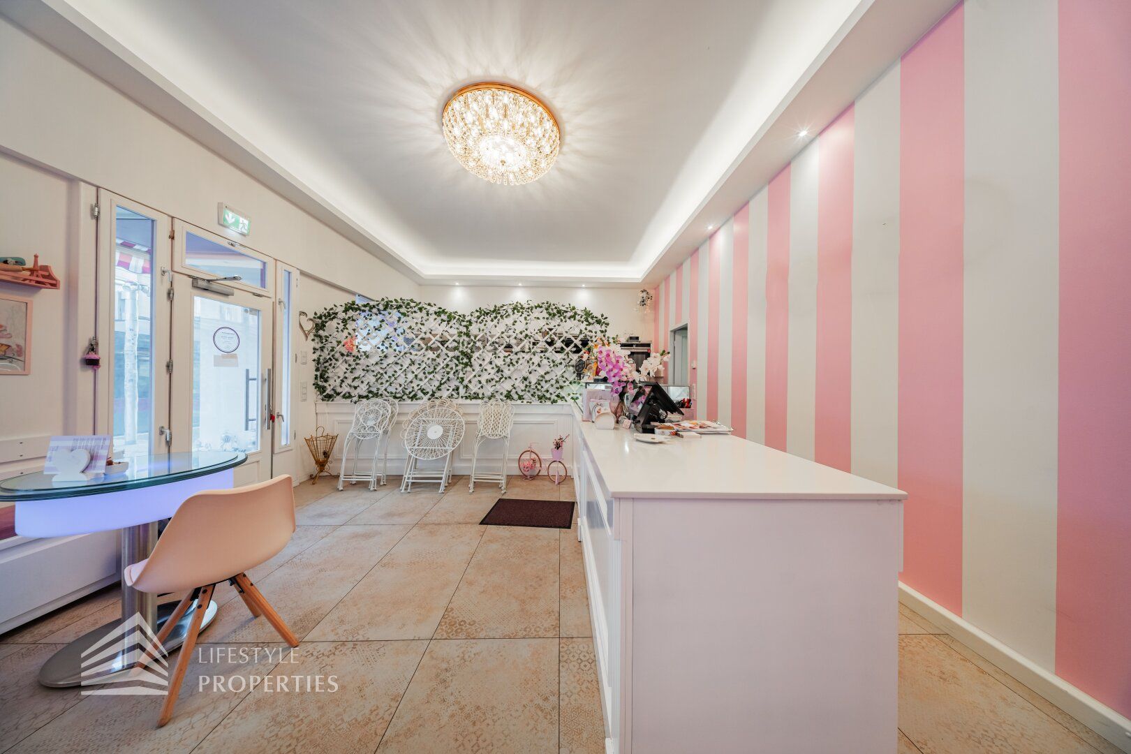 Voll ausgestattetes Café-Konditorei-Lokal - französischer Charme & betriebsbereit in lebendiger Lage - Ansicht 5