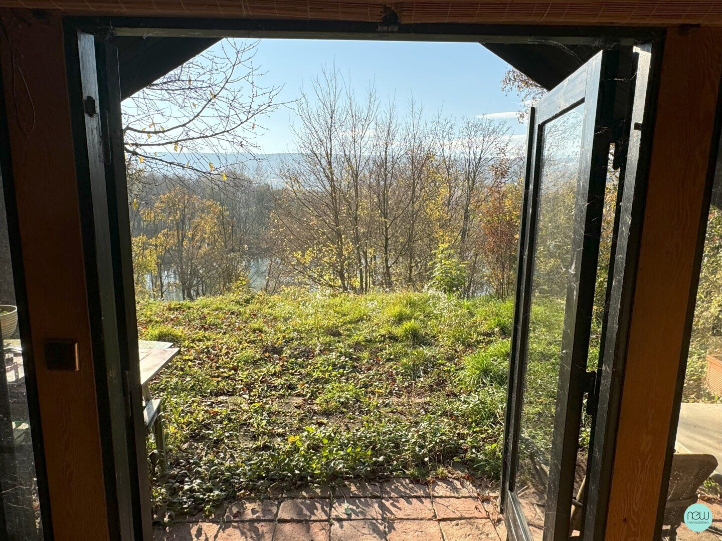 Grundstück in erster Reihe mit Seeblick und kleinem Wochenendhaus