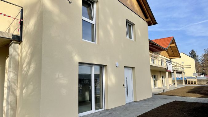 Ansicht Querstrasse Terrasse Top 2