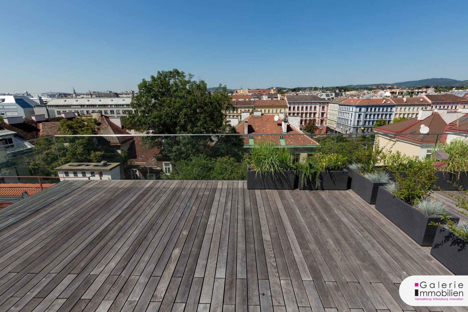 Exquisite DG-Maisonette im Stilaltbau - Große Terrasse mit Traumblick - Garage im Haus