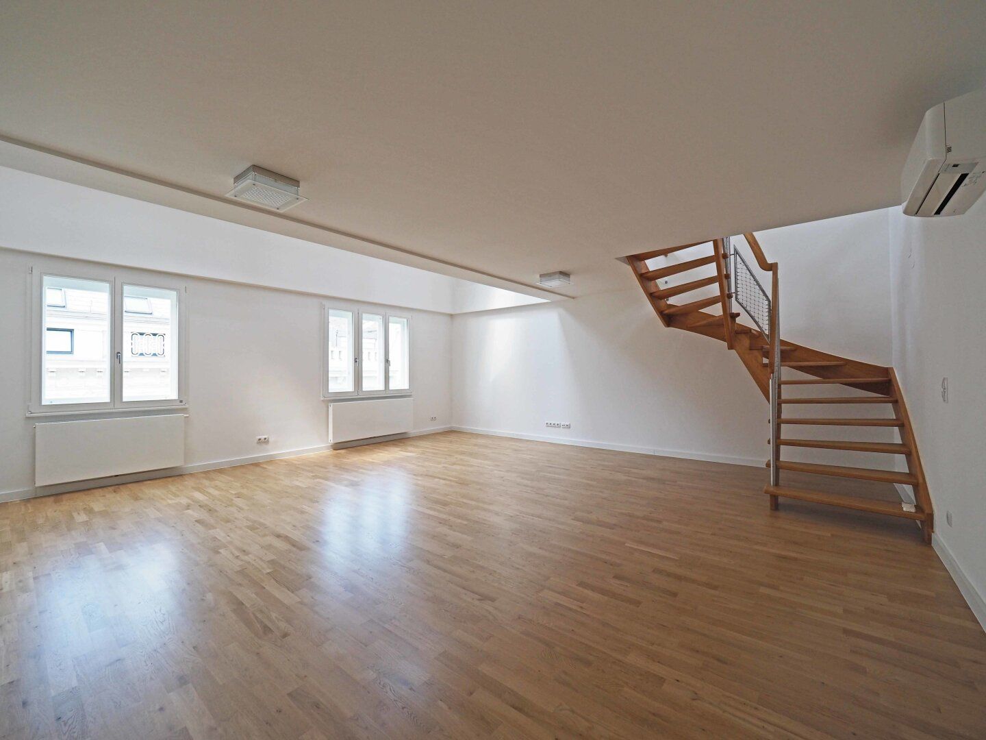 BIBERSTRASSE | AB SEPTEMBER 2025 | moderne 3-Zimmer-Dachgeschoß-Maisonette mit Terrasse in ruhiger Innenstadtlage | U3 Stubentor