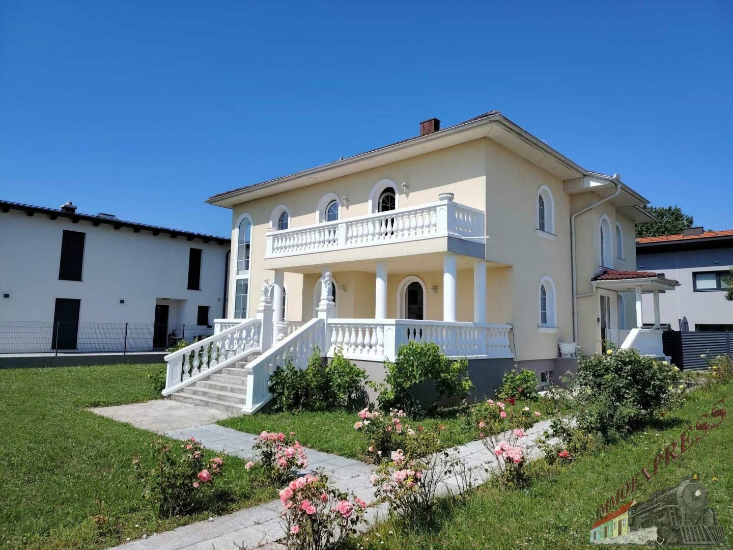 Villa in mediterranem Stil bietet viel Platz und ruhige Umgebung - nur ca. 25 min zur Stadtgrenze Wien!