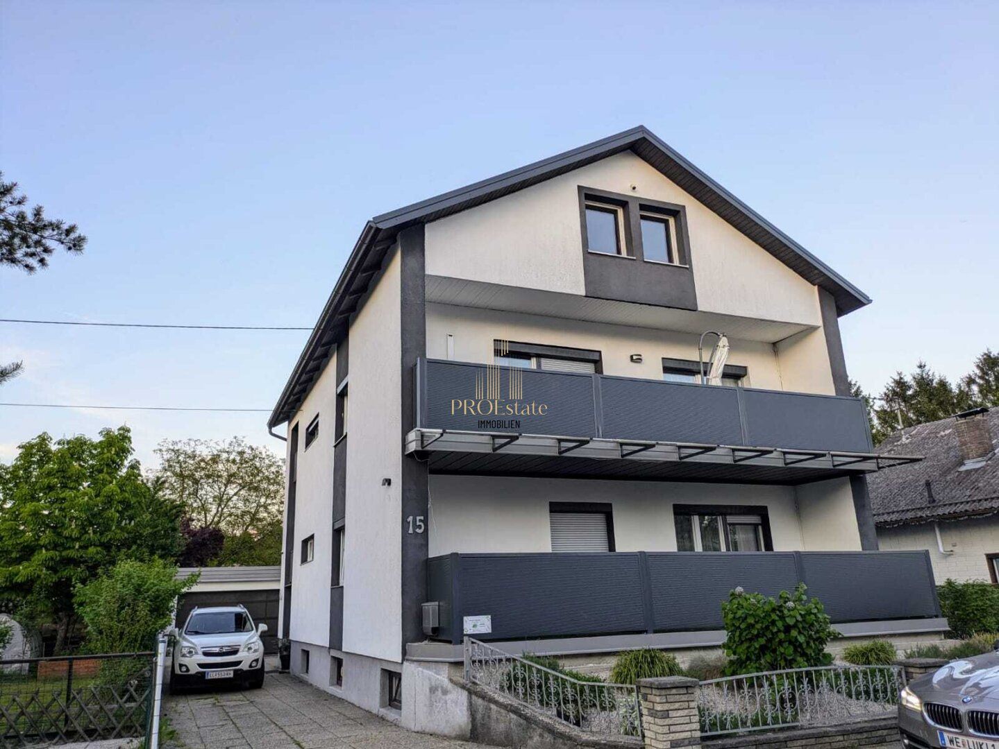 Gepflegtes Mehrfamilienhaus in Ansfelden: 240 m² WNF, Doppeltgarage und großer Garten!
