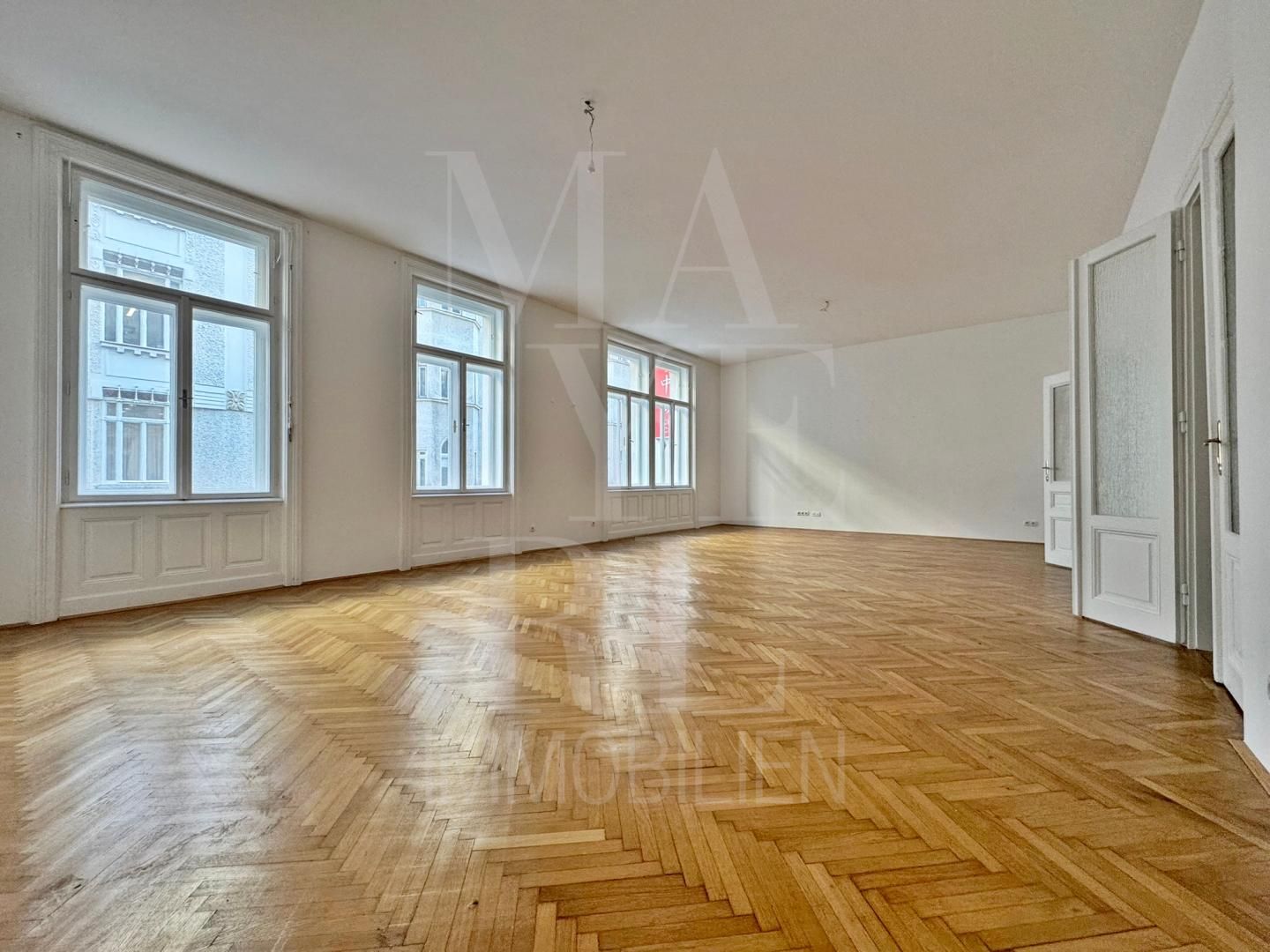 sehr schöne, sanierte Altbauwohnung