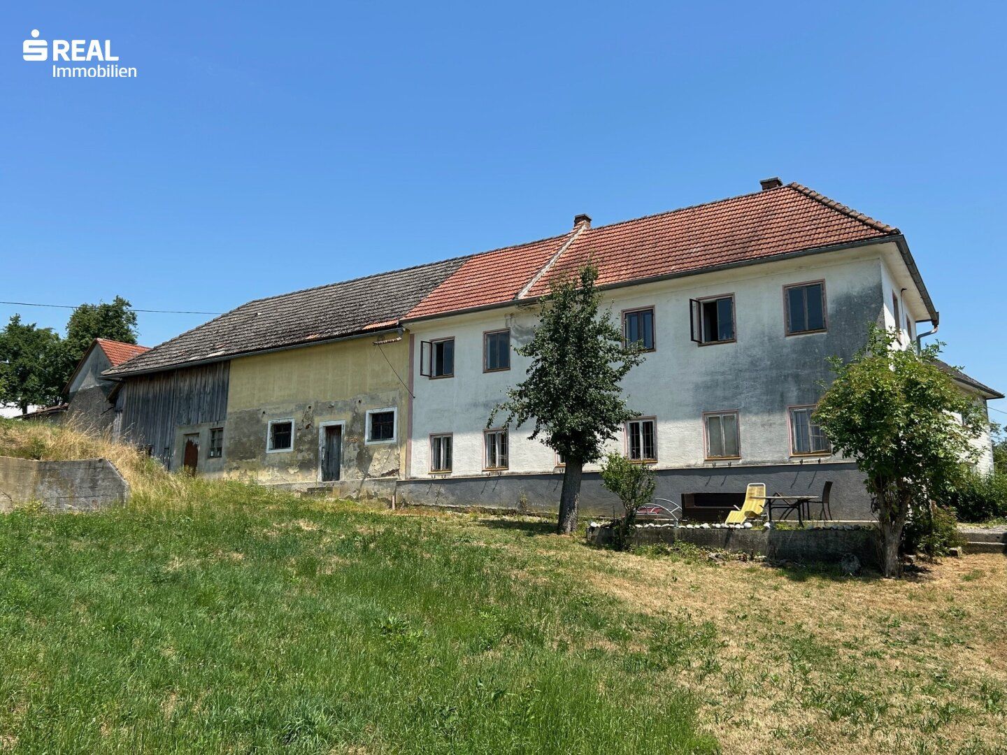 Sanierungsbedürftige Liegenschaft mit zusätzlichem Bauland