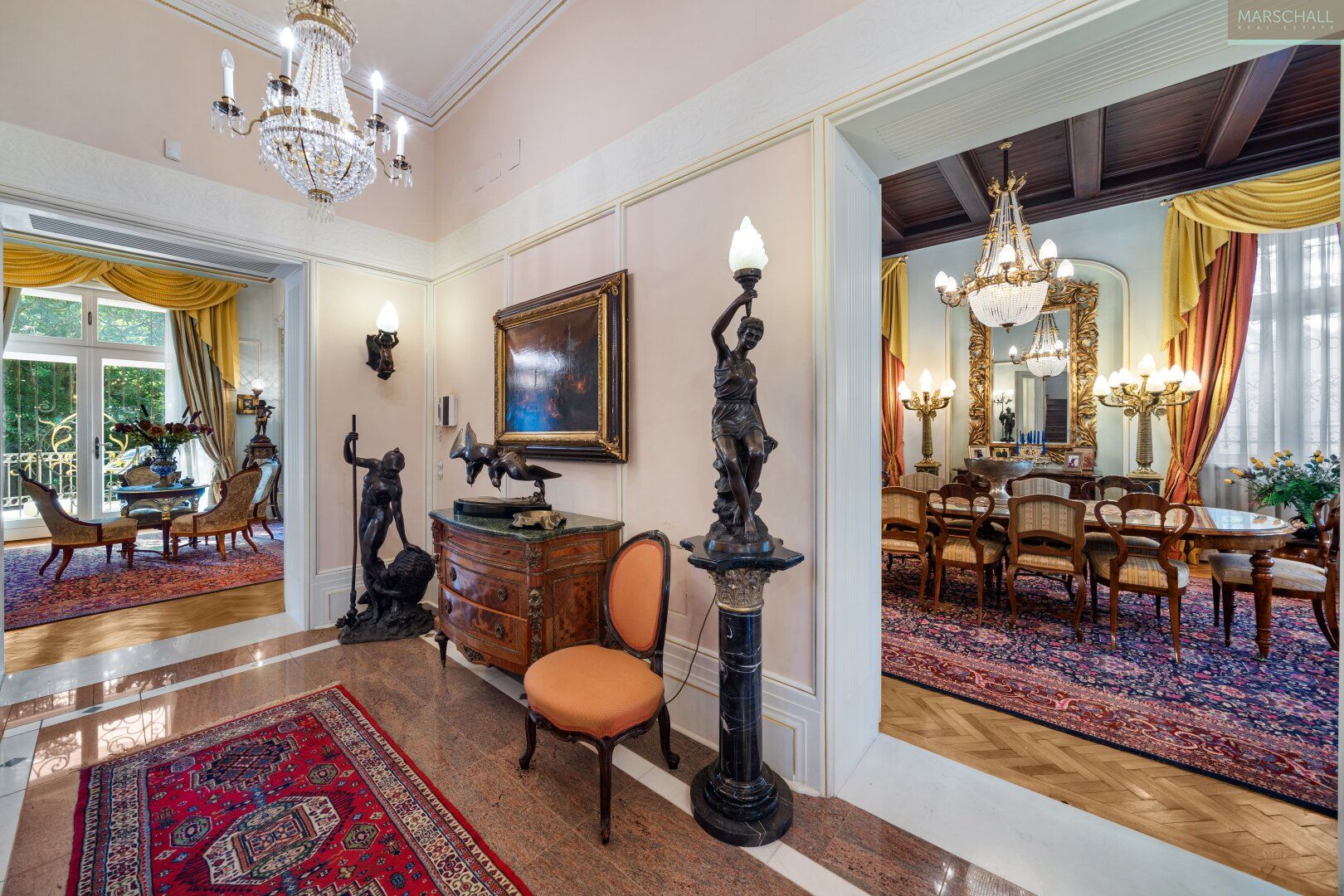 Herrschaftliche Villa mit Indoorpool und Lift in Toplage - Ansicht 2