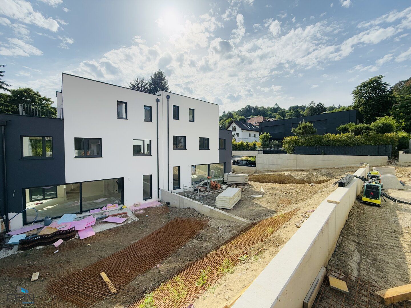 PREISREDUKTION! EXKLUSIVE 4-5 ZIMMER DOPPELHAUSHÄLFTEN MIT FREIFLÄCHEN IN GRÜNRUHELAGE!