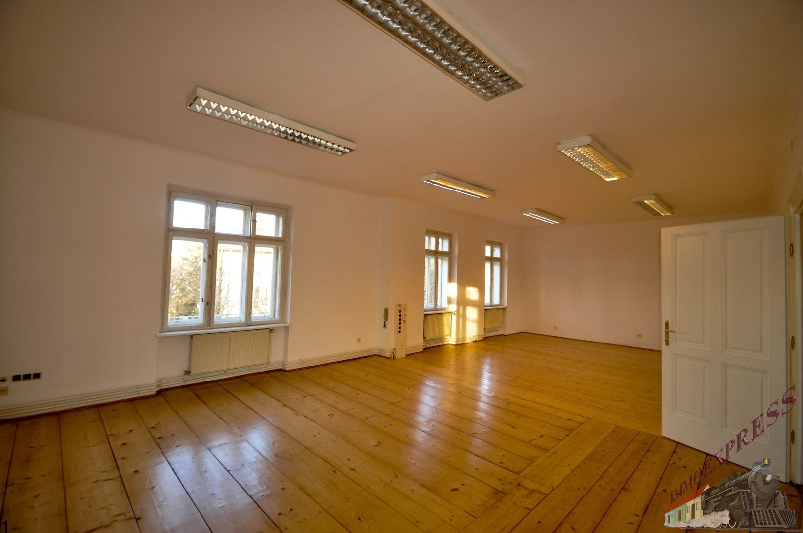 Villa in frequentierter und repräsentativer Lage! Ideal als Rechtsanwaltskanzlei oder Praxisraum und dgl. geeignet