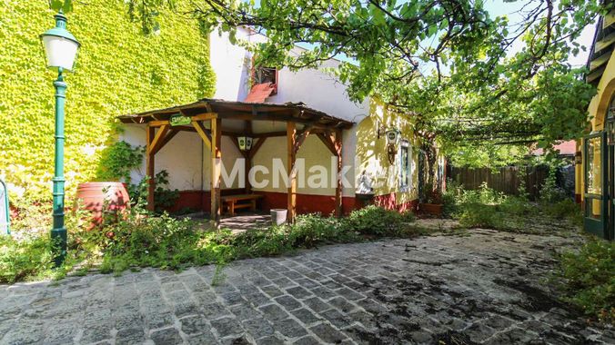 Innenhof mit Stammtisch