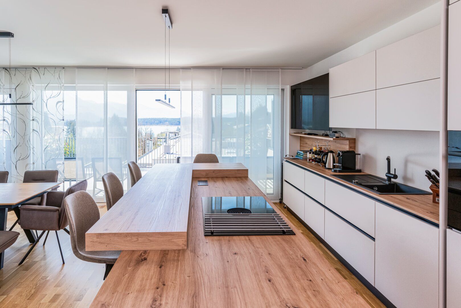 Einziehen, auspacken, wohlfühlen - exklusives Penthouse mit traumhaftem Seeblick am Faaker See
