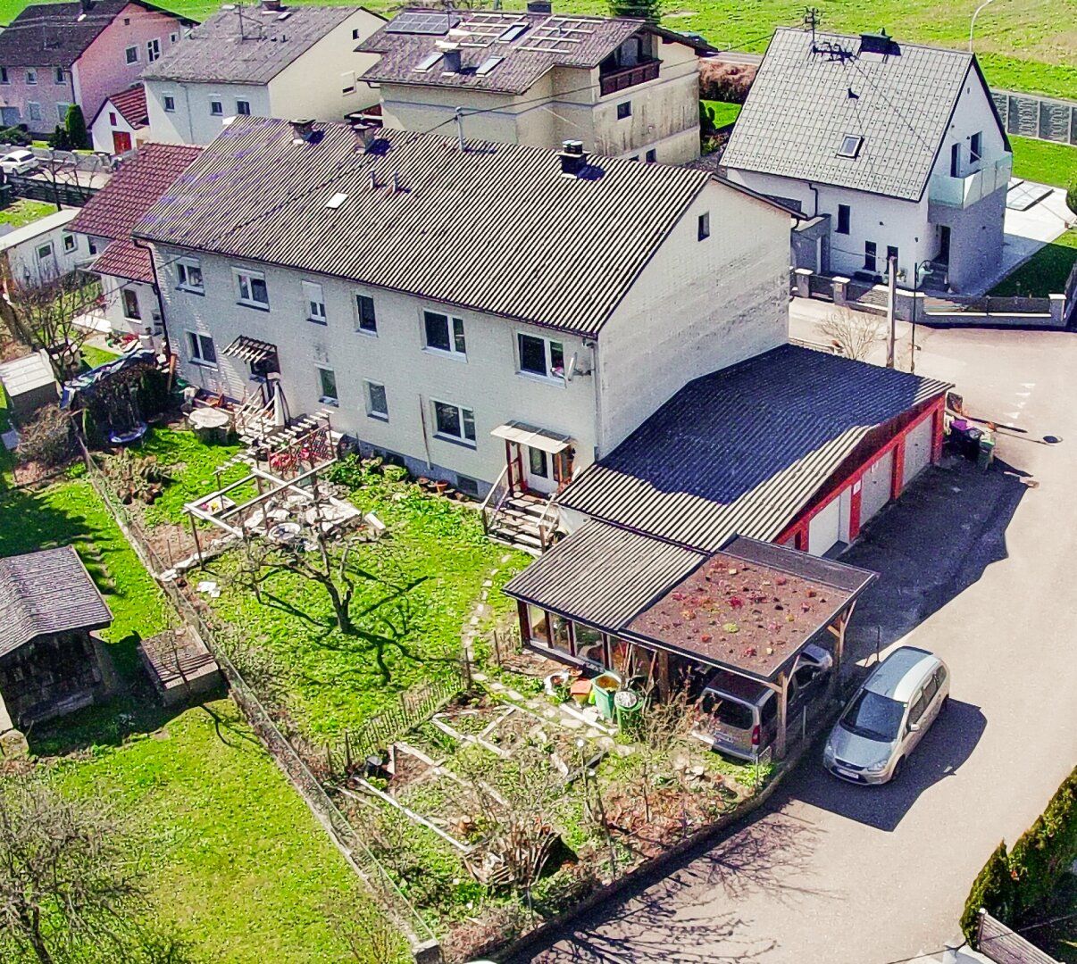 Großzügige Gartenwohnung mit 2 Stellplätzen, viel Stauraum und tollen Extras