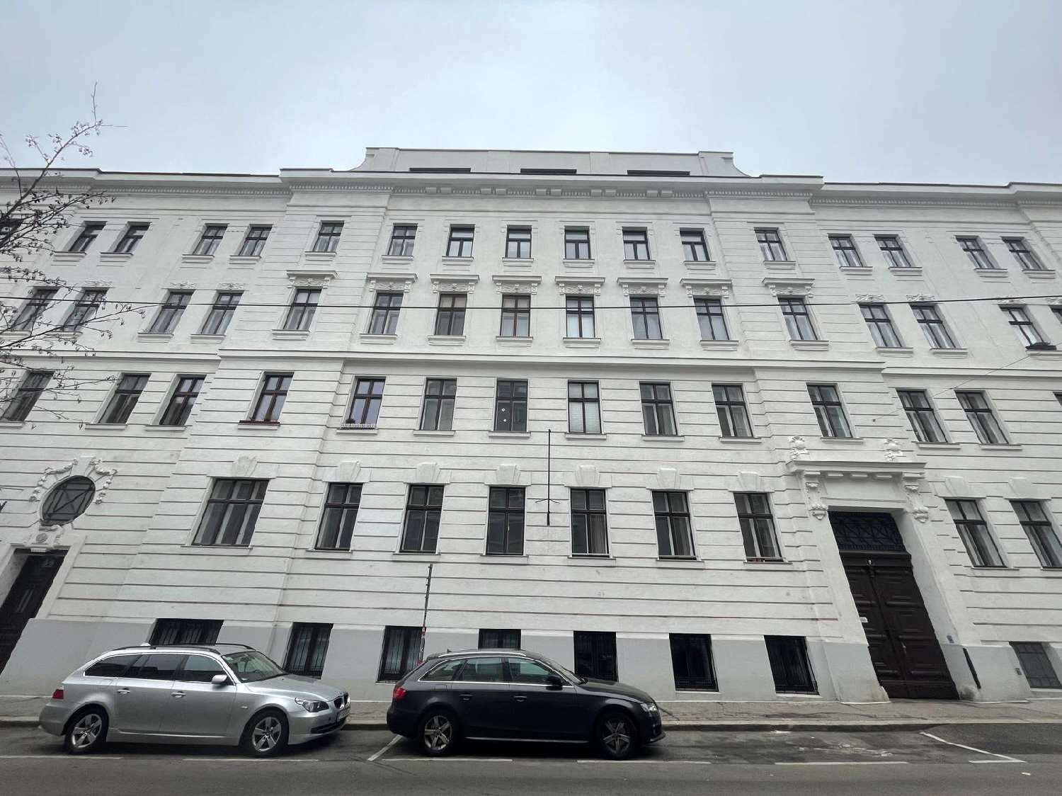 Sanierungsbedüftige Wohnung mit Garten