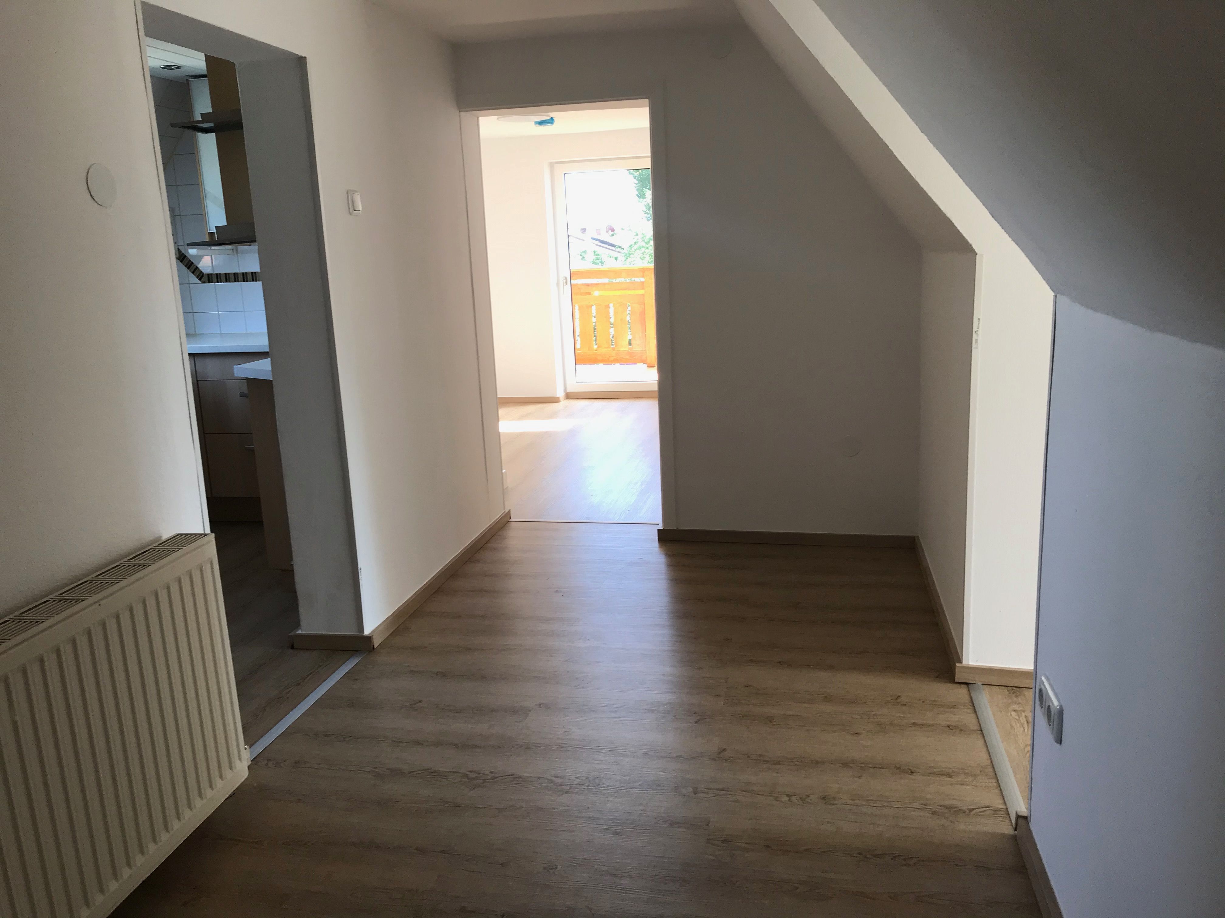 3 1/2 Zimmer Mansardenwohnung mit besonderem Charme, Stadtrand zu Linz - St. Martin/ Traun, Garten,