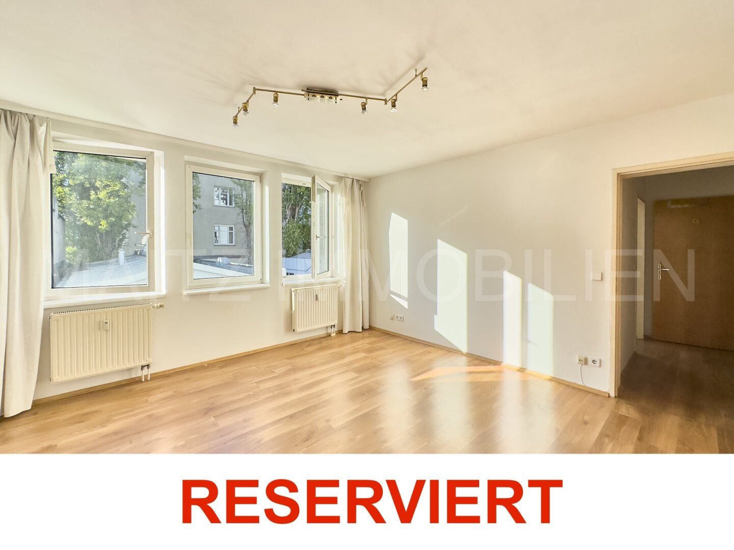 RESERVIERT! HOFRUHELAGE! WEST-SONNE! FERNWÄRME | GARAGE 1,5 Zimmer | sofort vermietbar | nahe U3 & S45