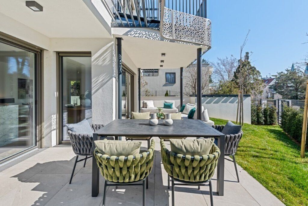 Wunderbare Gartenwohnung in exklusivem Neubau mit 3 großen Garagenplätzen