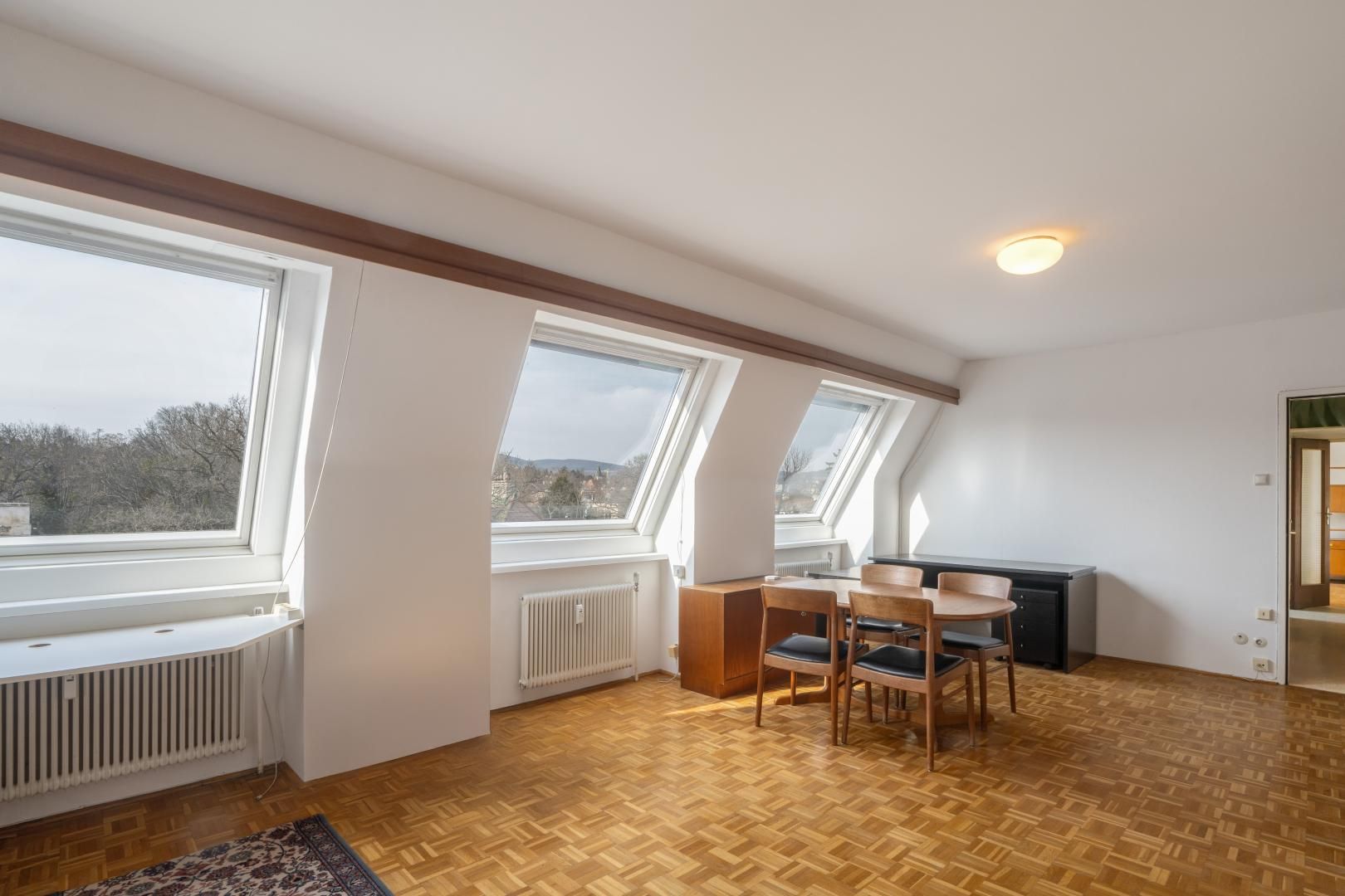 KAUFANBOT ANGENOMMEN - Perfektes erstes Heim: 2 / 3 Zimmer Wohnung im DG zum Selbstgestalten