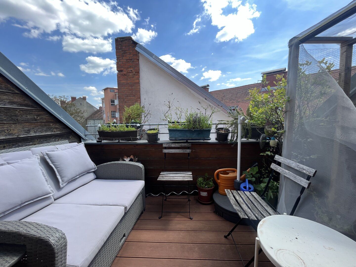 Provisionsfrei! Wunderschöne und gemütliche 2-Zimmer-Wohnung in beliebter und hipper Lage mit Dachterrasse