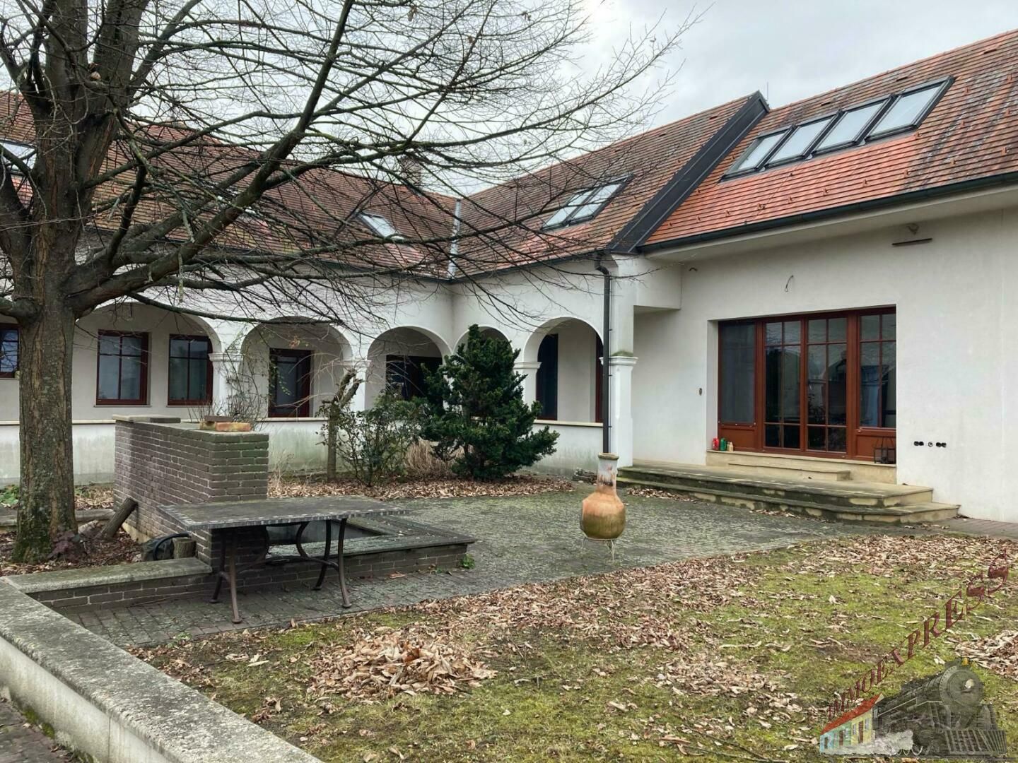 Nähe 7000 Eisenstadt, wunderbarer Landsitz; 10 Zimmer, Kachelöfen, sonnige, Ruhelage