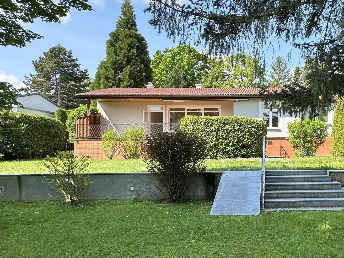 Haus mit Garten und Fernblick in absoluter Ruhelage