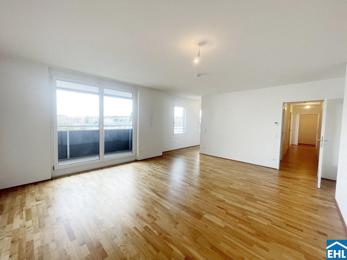 Großzügige 2-Zimmer-Wohnung mit sonniger Loggia/Balkon!