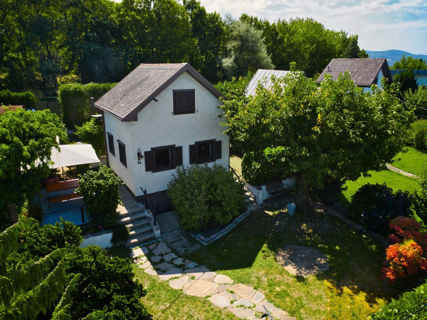 Seltenes Kleingarten-Eigentum am Wolfersberg - Haus mit Ausbaupotenzial, Terrasse & herrlichem Blick ins Grüne