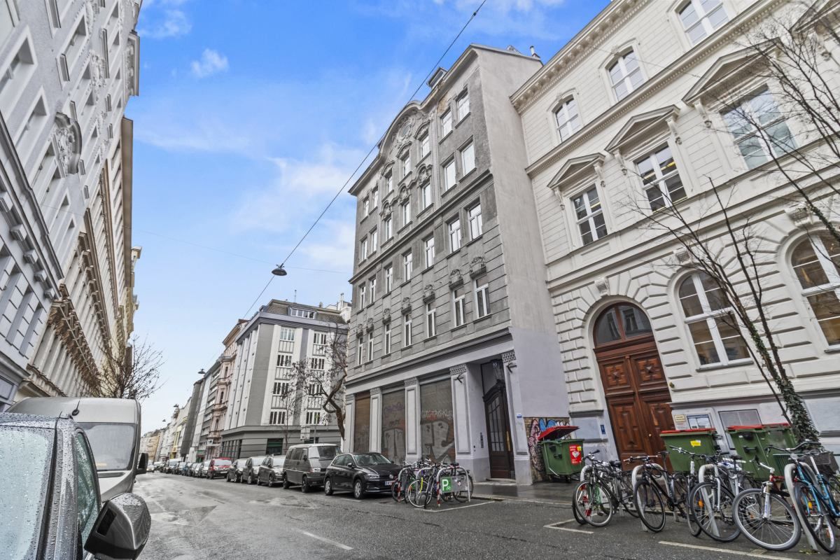 WOHNEN mit STIL im 7. Bezirk - Altbau-Highlight mit 3 Zimmern