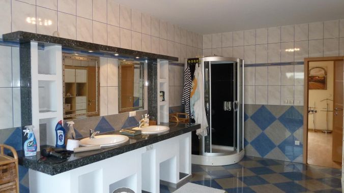 26. Master Bathroom - Villa 2004 Niederhollabrunn