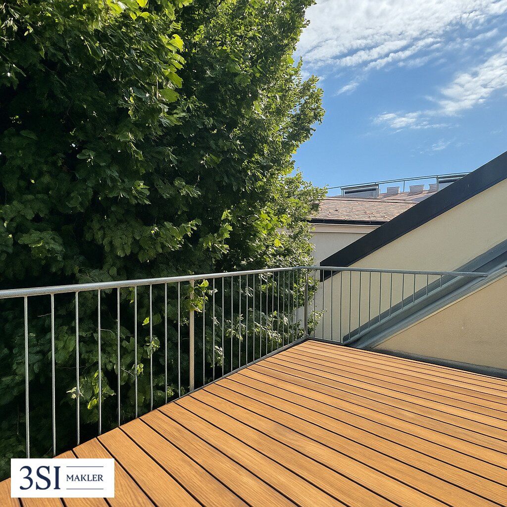 Top sanierte Dachgeschoßwohnung mit Terrasse und Grünblick - Nahe Kutschkermarkt