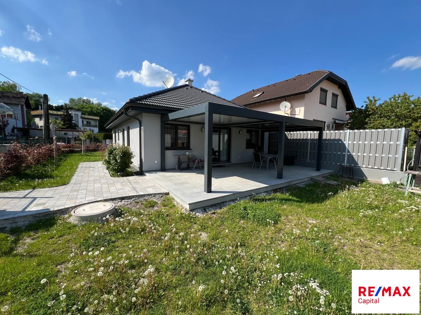 Neubau: Bungalow mit großem Garten in sehr ruhiger Gegend