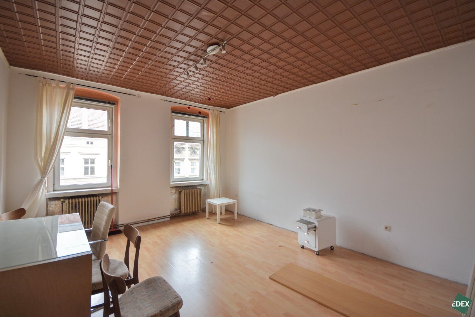 Altbau zum Sanieren in der Neustiftgasse