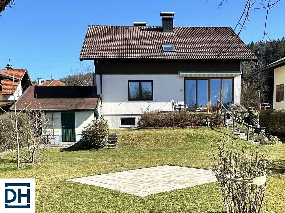 2-FAMILIENHAUS MIT CHARMANTEN GARTEN UND GARAGE