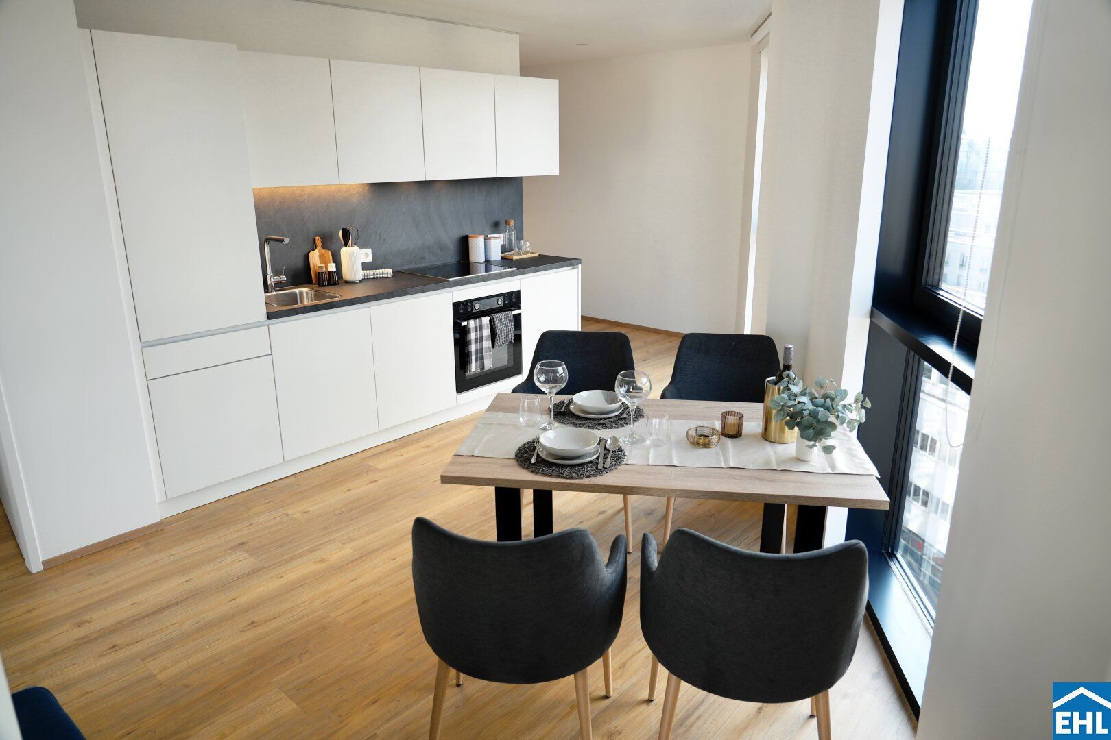 Lichtdurchflutete 3-Zimmer-Wohnung mit Loggia und Ausblick - Ihr Zuhause im High Five Tower ab Sommer 2025!