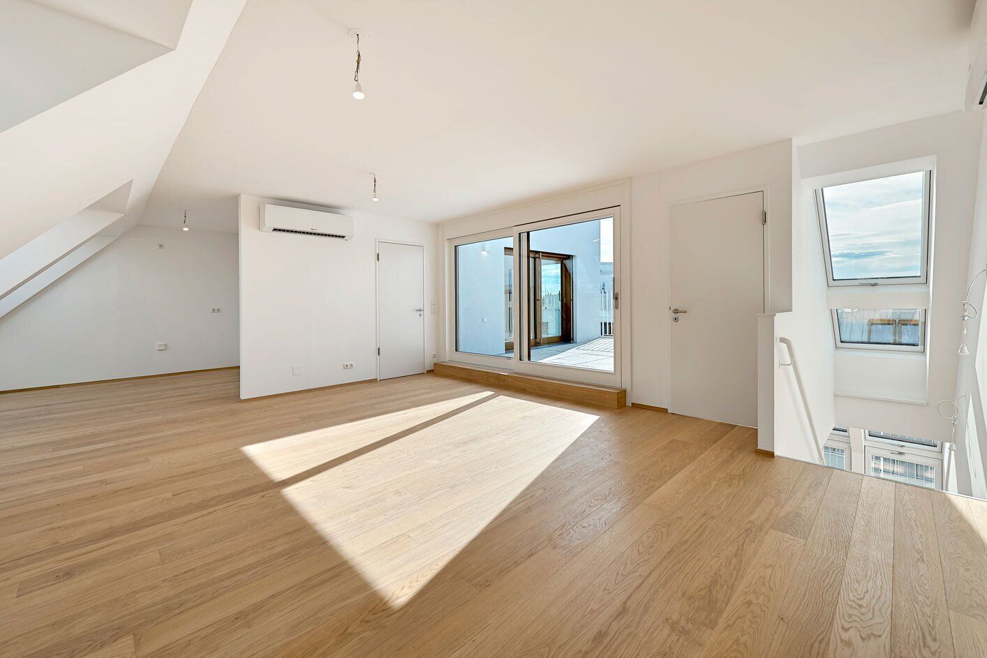 THE TEMPTATION - Dachgeschoss-Maisonette mit Terrasse & Balkon | 21 m², 4 Zimmer - Ansicht 4