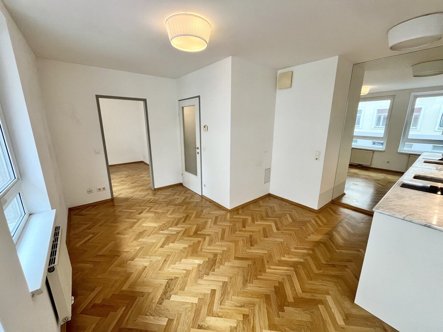 Helle Wohnung zwei Zimmer Wohnung!