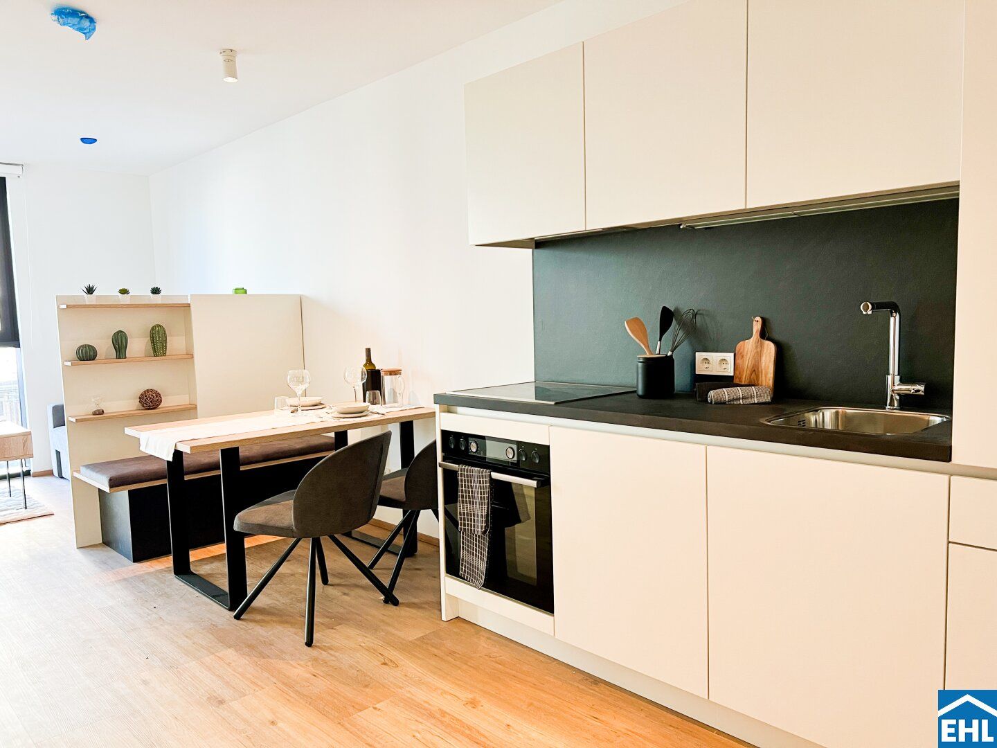 Erstbezug ++ 2 Zimmer Wohnung mit Küche ++ Yogaraum und Home Office Bereich ++ Ab 01. Juni 2025!