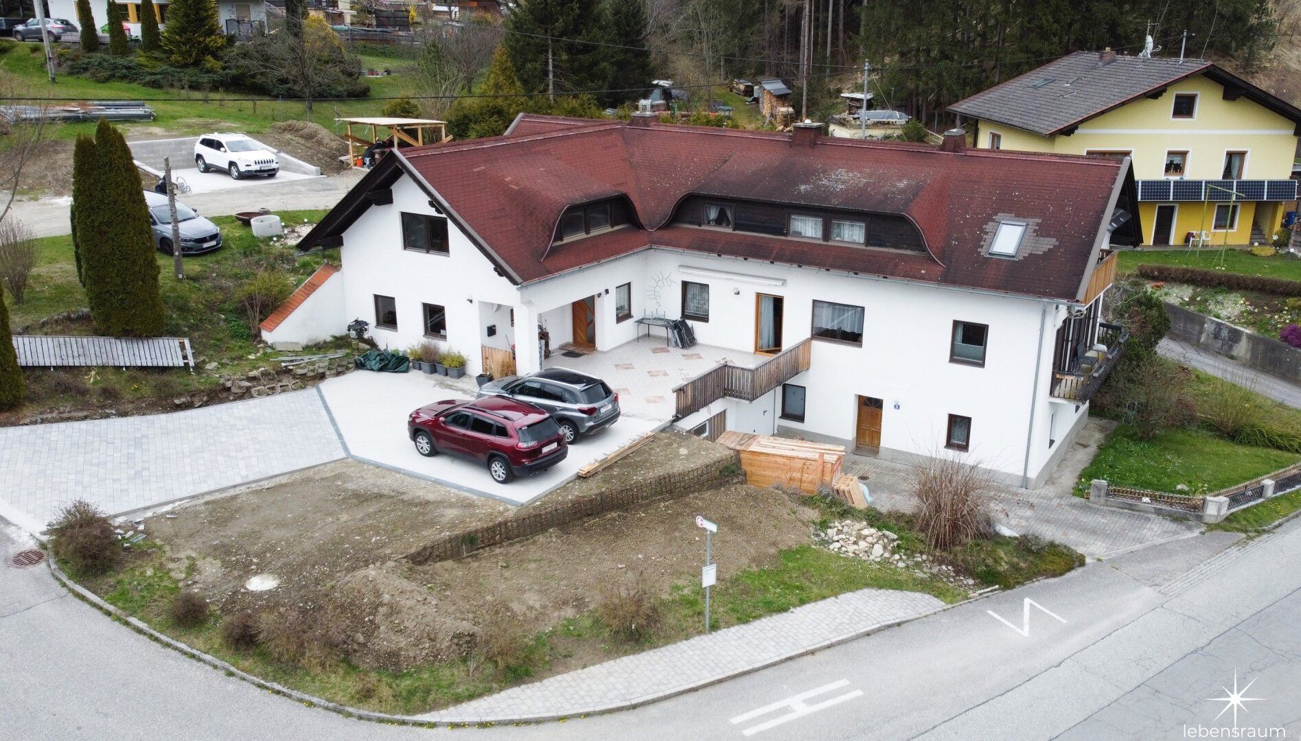 Ein Haus, viele Möglichkeiten - Großzügiges Mehrparteienhaus in idyllischer Lage in Pusarnitz.
