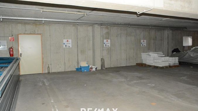 33) Tiefgarage