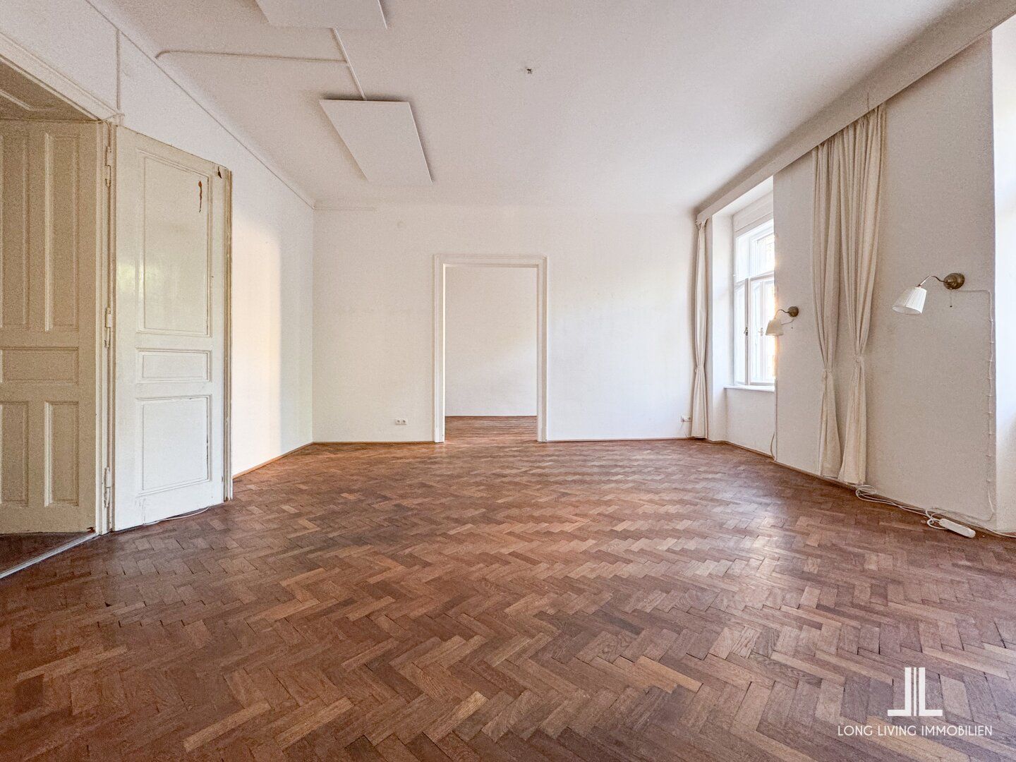 Charmante 2-Zimmer-Altbauwohnung direkt am Hasnerplatz