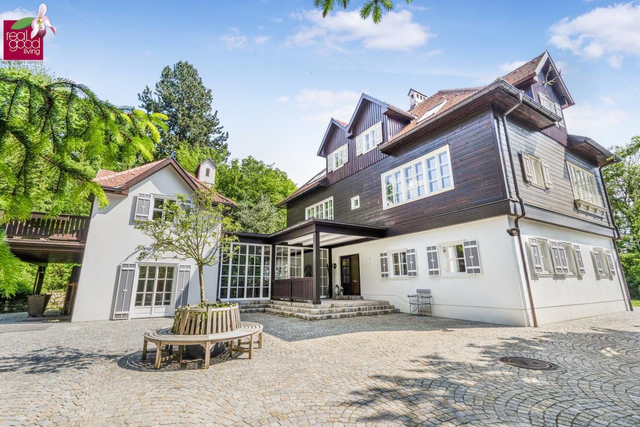 Zeitlose Eleganz im Wienerwald - Historische Villa mit Nebengebäuden auf Traumgrundstück mit Outdoorpool und Waldsauna