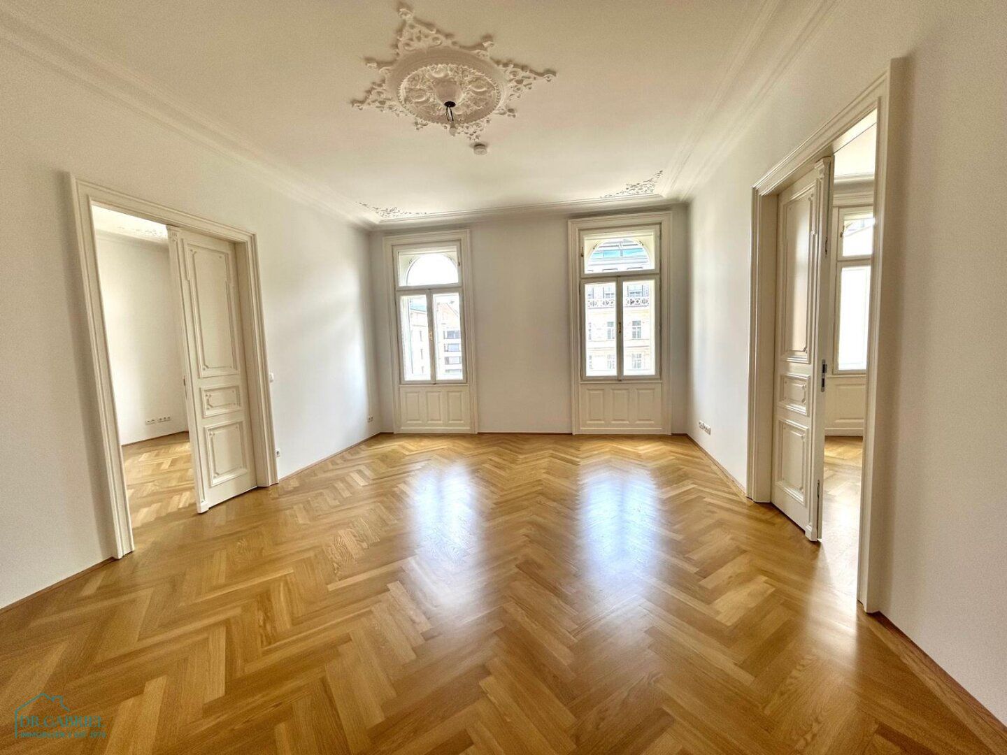 WUNDERSCHÖNE INNENSTADTWOHNUNG MIT BALKON