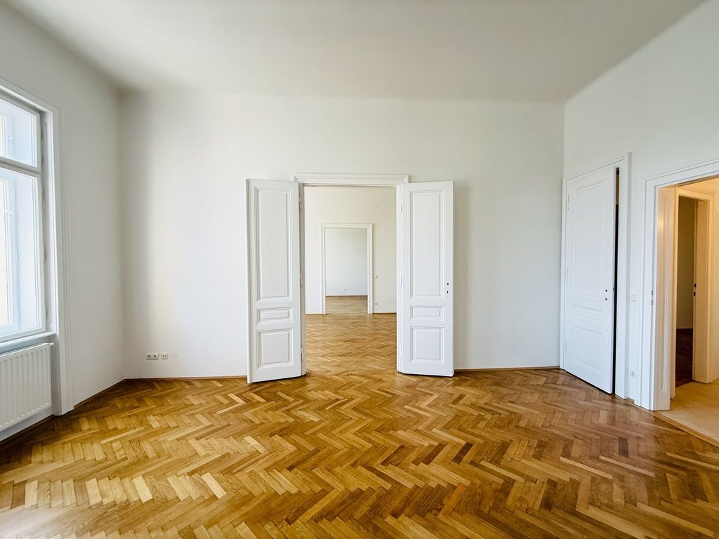ALTBAUTRAUM | SONNIG | 3,5 ZIMMER | 3.STOCK | ERSTBEZUG NACH KOMPLETTSANIERUNG