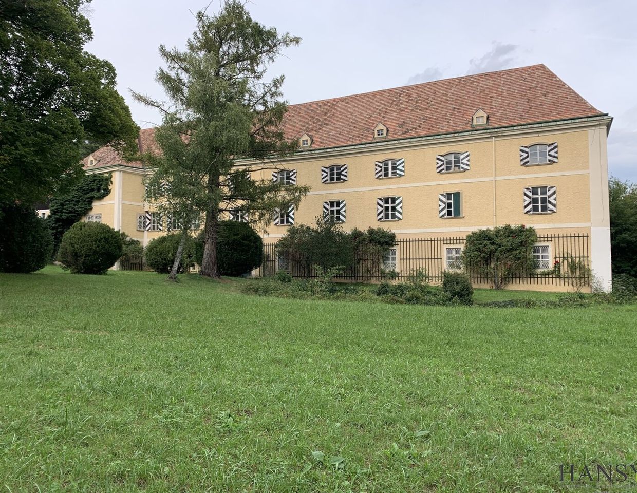 SCHLOSSWOHNUNG +++ idyllischer Parkblick, Pferdeparadies, traumhafte Umgebung, uvm. ......