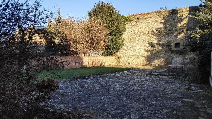 3730 Eggenburg Stadthaus mit historischer Stadtmauer